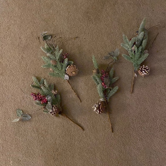 Christmas Glitter Green with Red Berries Pick - Picture 1 of 6